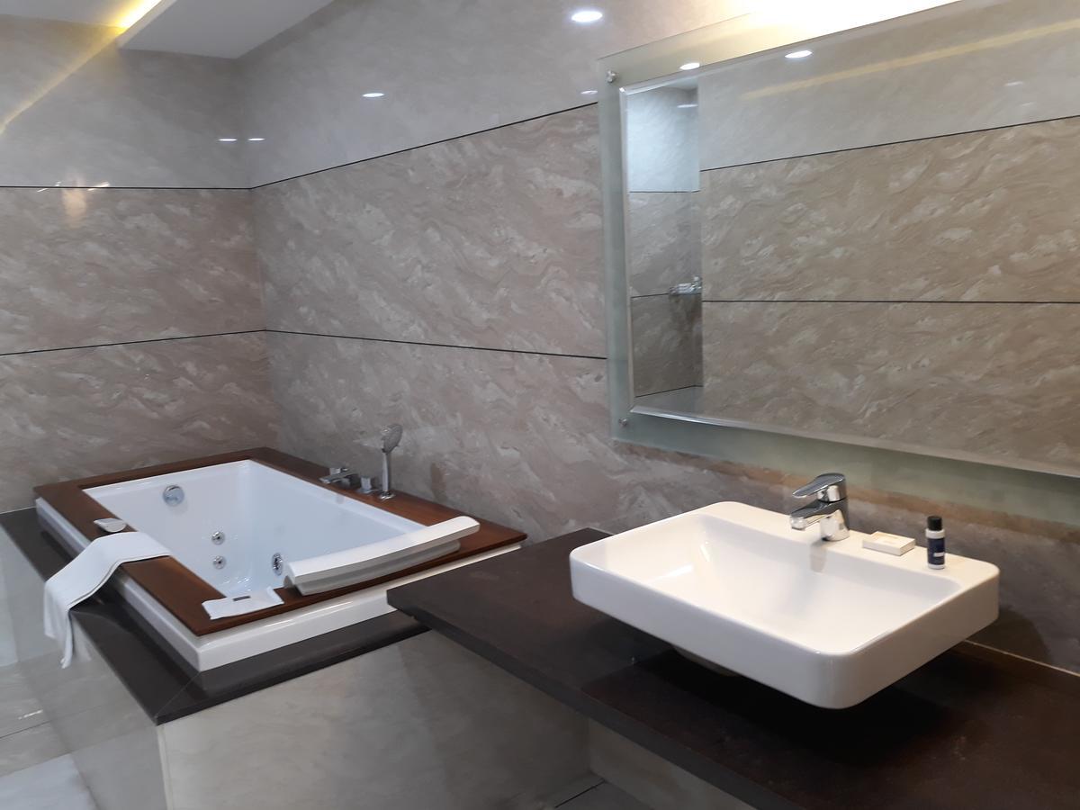 Regenta Central Индаур Экстерьер фото