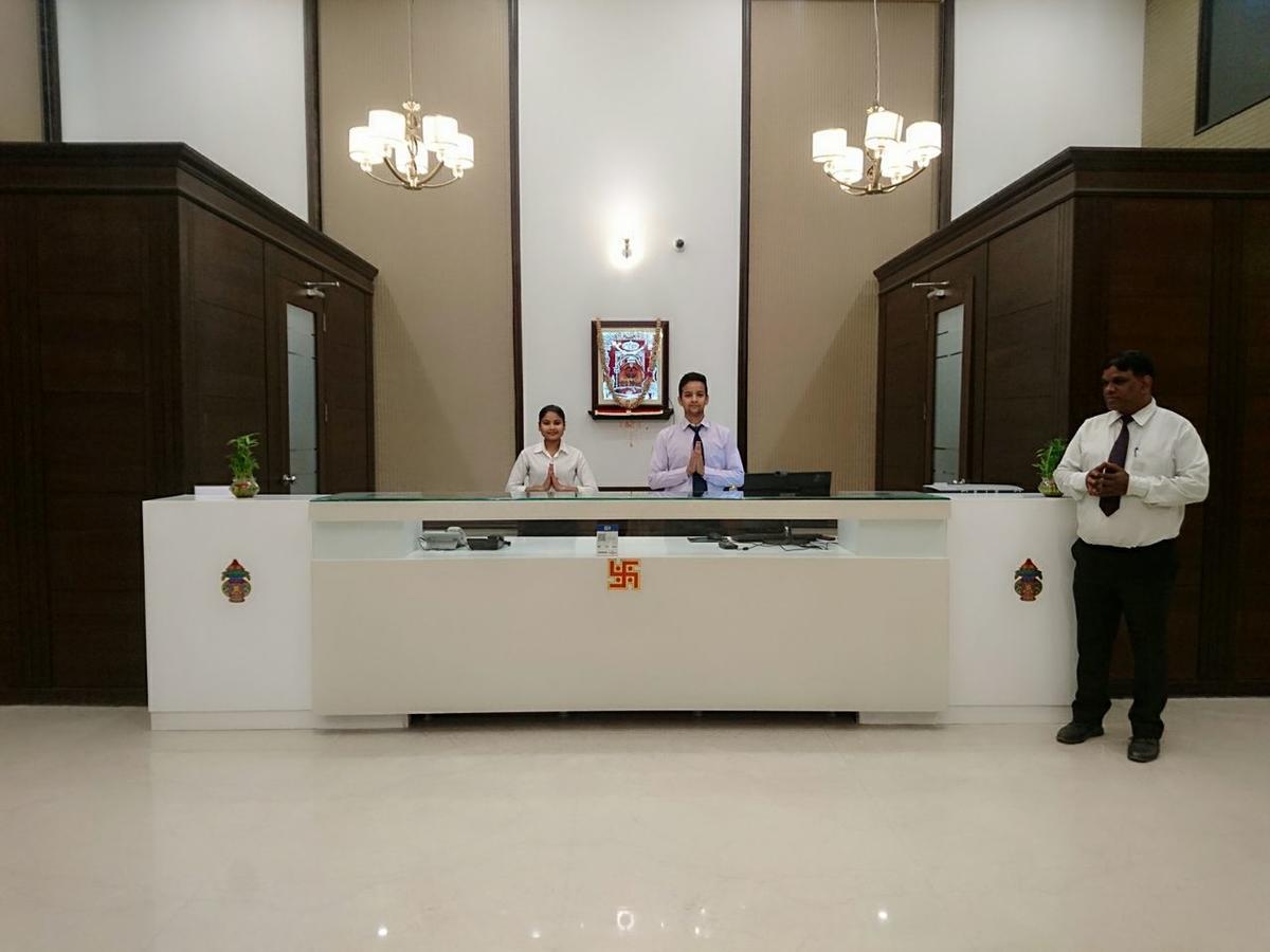Regenta Central Индаур Экстерьер фото