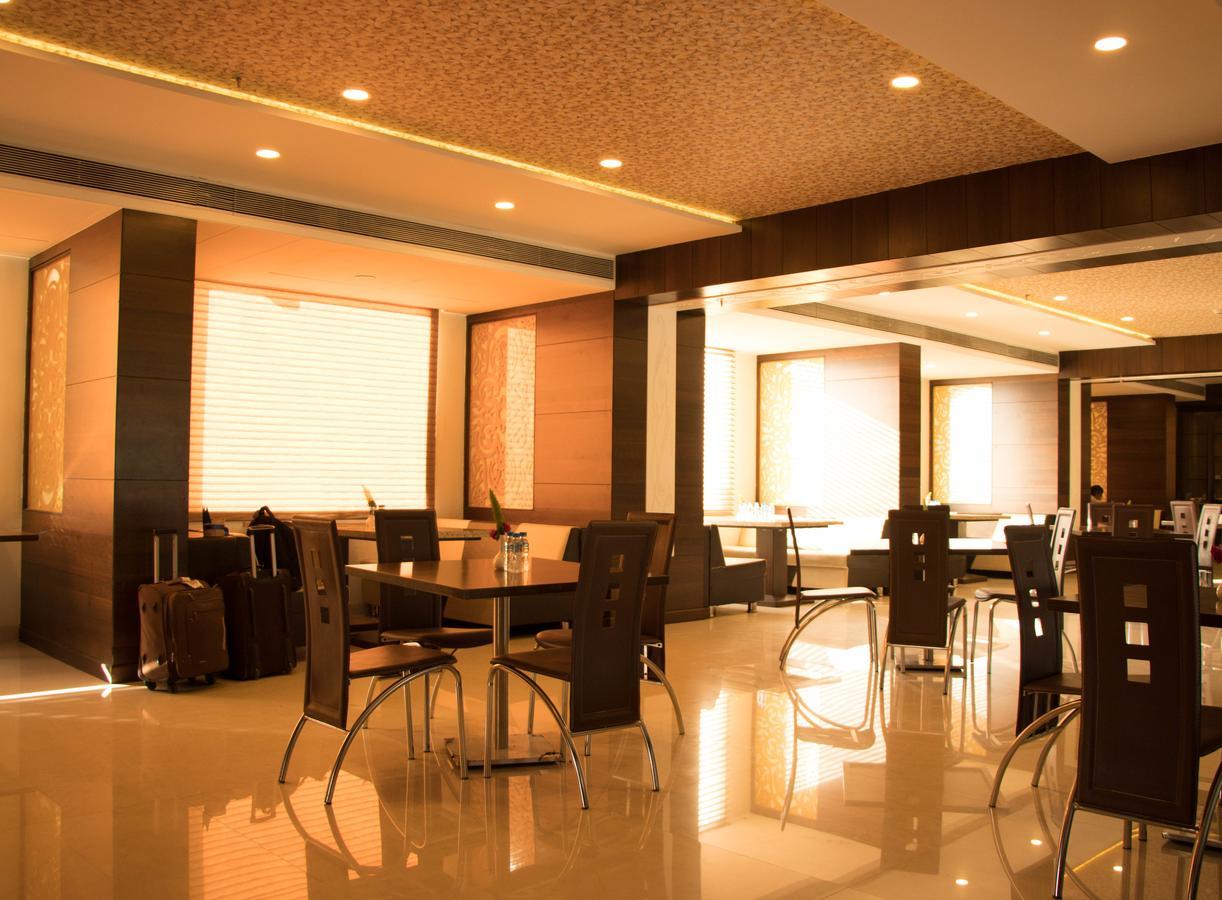 Regenta Central Индаур Экстерьер фото