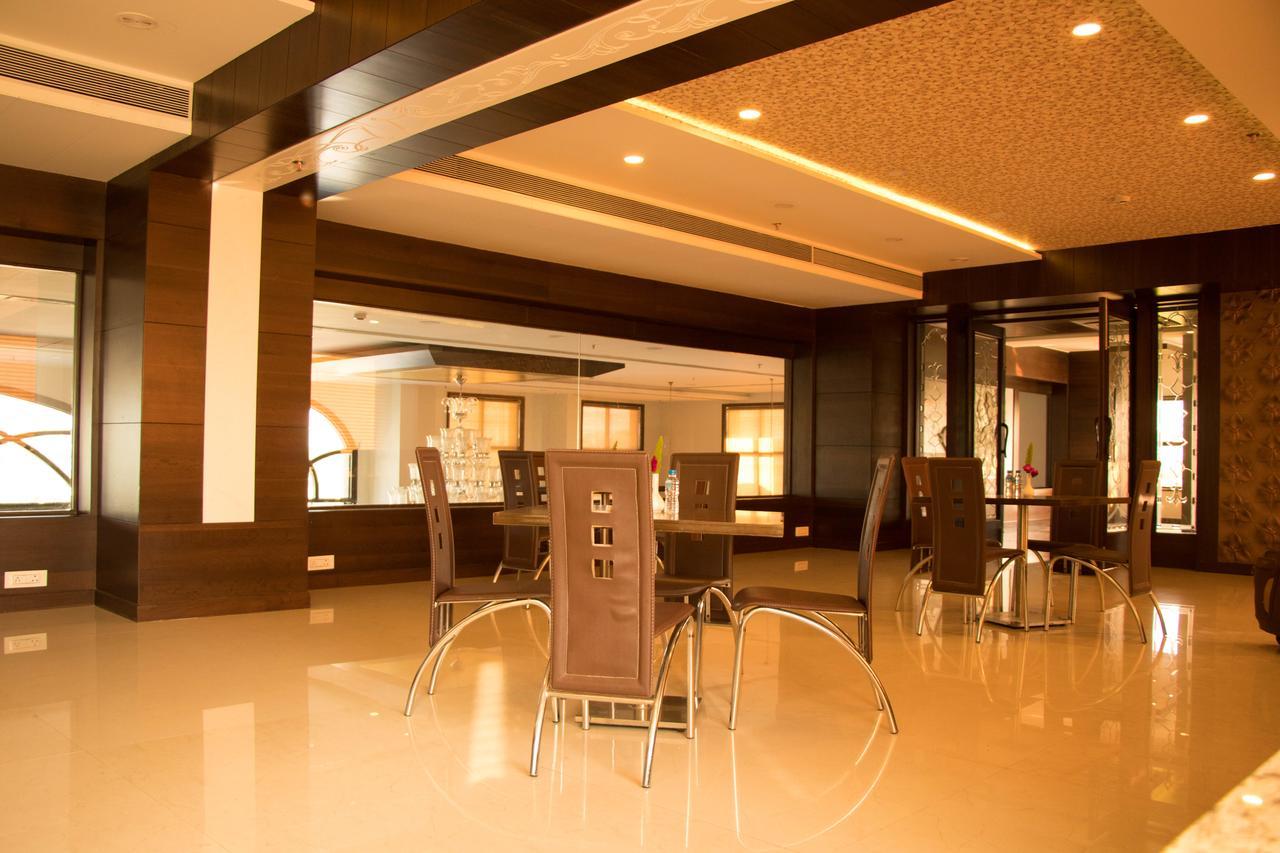 Regenta Central Индаур Экстерьер фото
